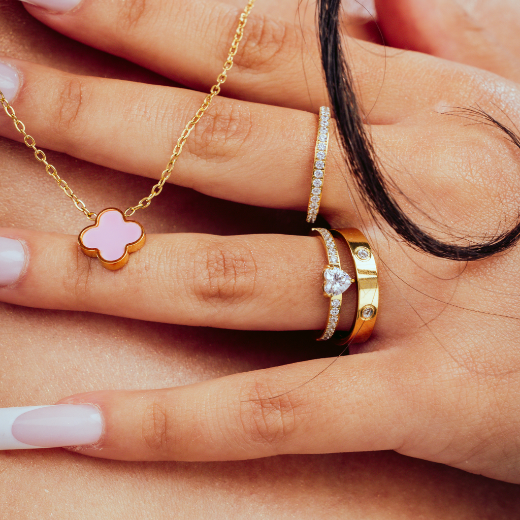 Baby Pink Clover Kette