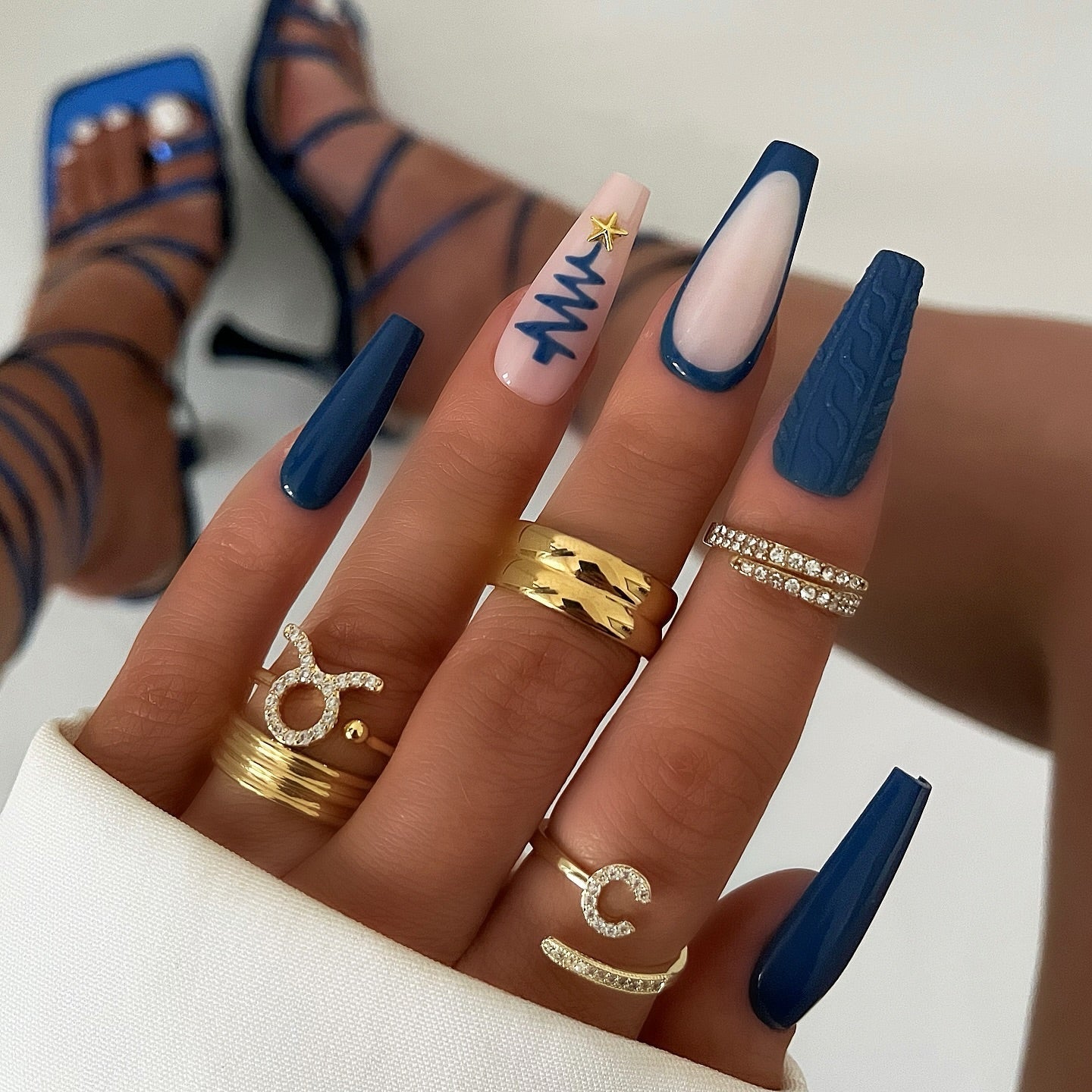 Glitzernder Initialen-Ring