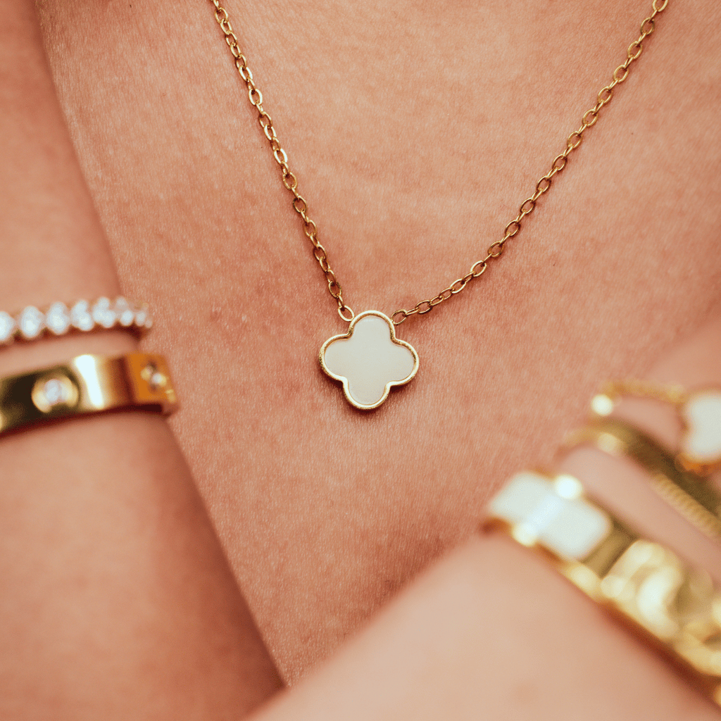 Beige Clover Kette