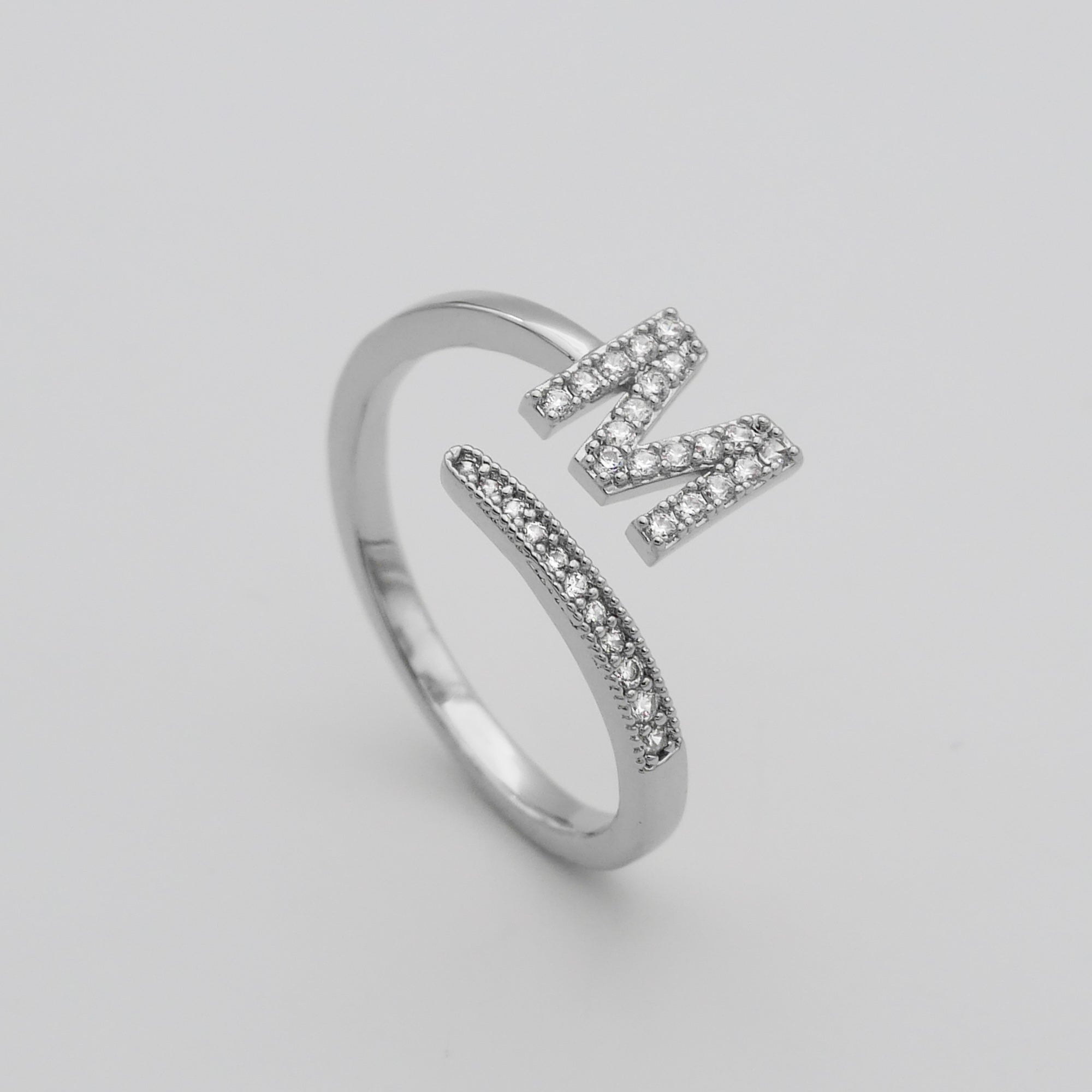 Glitzernder Initialen-Ring