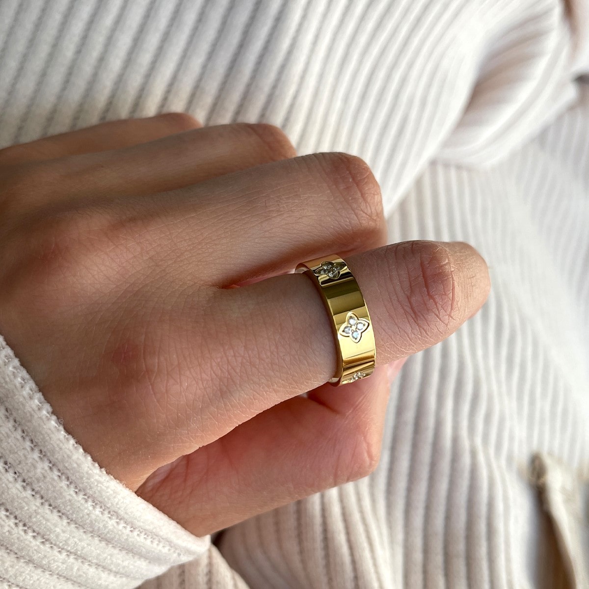 Clover Stone Ring
